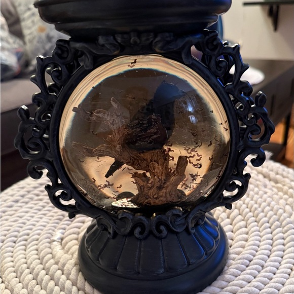 Bath & Body Works Raven Globe - Picture 1 of 4